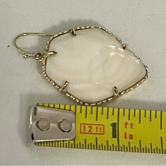 NEW KENDRA SCOTT Mother of Pearl Corley Gold Drop Earrings in Pouch. Beautiful! - Picture 6 of 6